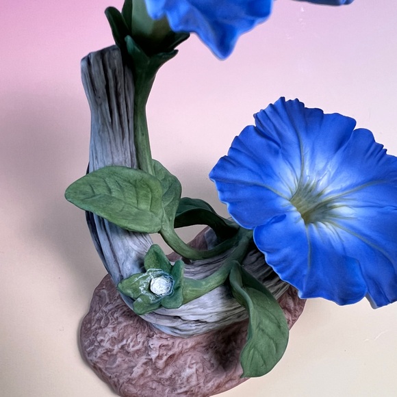 Boehm Vintage Blue Petunia Porcelain Figurine Signed by Helen Boehm 6” As Is - Picture 11 of 11
